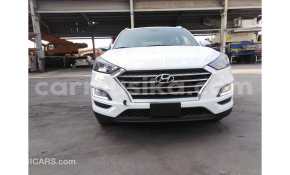Tenga Imported Hyundai Tucson Chena Mota in Import - Dubai in Harare Tenga Imported Hyundai Tucson Chena Mota in Import - Dubai in Harare