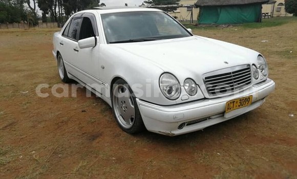 Acheter Occasion Voiture Mercedes‒Benz E-klasse Blanc à Harare, Harare Acheter Occasion Voiture Mercedes‒Benz E-klasse Blanc à Harare, Harare