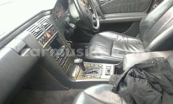 Acheter Occasion Voiture Mercedes‒Benz E-klasse Blanc à Harare, Harare Acheter Occasion Voiture Mercedes‒Benz E-klasse Blanc à Harare, Harare