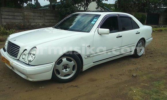 Acheter Occasion Voiture Mercedes‒Benz E-klasse Blanc à Harare, Harare Acheter Occasion Voiture Mercedes‒Benz E-klasse Blanc à Harare, Harare