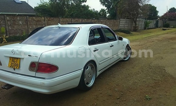 Acheter Occasion Voiture Mercedes‒Benz E-klasse Blanc à Harare, Harare Acheter Occasion Voiture Mercedes‒Benz E-klasse Blanc à Harare, Harare