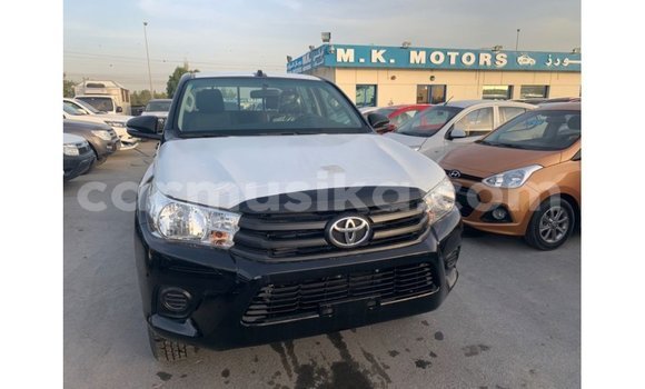 Acheter Import Voiture Toyota Hilux Noir à Import - Dubai, Harare Acheter Import Voiture Toyota Hilux Noir à Import - Dubai, Harare