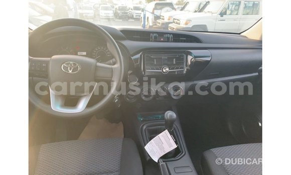Acheter Import Voiture Toyota Hilux Noir à Import - Dubai, Harare Acheter Import Voiture Toyota Hilux Noir à Import - Dubai, Harare