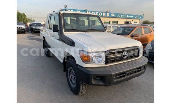 Tenga Imported Toyota Land Cruiser Chena Mota in Import - Dubai in Harare Tenga Imported Toyota Land Cruiser Chena Mota in Import - Dubai in Harare