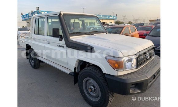Tenga Imported Toyota Land Cruiser Chena Mota in Import - Dubai in Harare Tenga Imported Toyota Land Cruiser Chena Mota in Import - Dubai in Harare