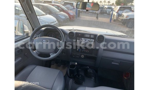 Tenga Imported Toyota Land Cruiser Chena Mota in Import - Dubai in Harare Tenga Imported Toyota Land Cruiser Chena Mota in Import - Dubai in Harare