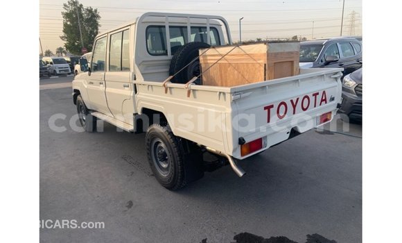 Tenga Imported Toyota Land Cruiser Chena Mota in Import - Dubai in Harare Tenga Imported Toyota Land Cruiser Chena Mota in Import - Dubai in Harare
