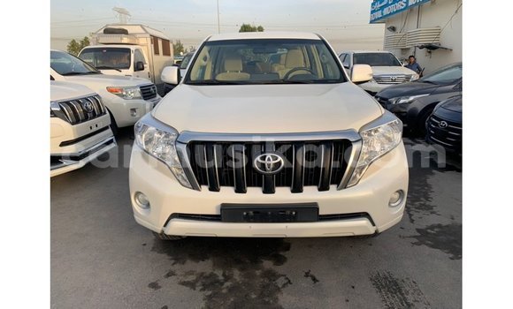 Acheter Import Voiture Toyota Prado Blanc à Import - Dubai, Harare Acheter Import Voiture Toyota Prado Blanc à Import - Dubai, Harare