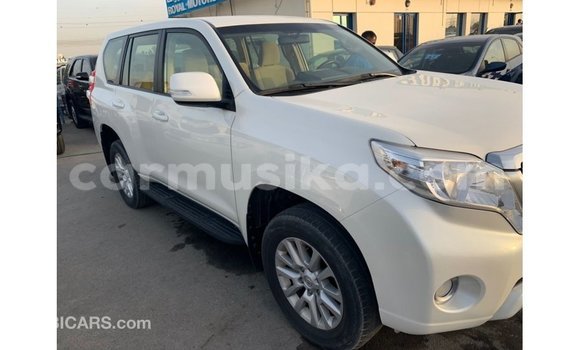 Acheter Import Voiture Toyota Prado Blanc à Import - Dubai, Harare Acheter Import Voiture Toyota Prado Blanc à Import - Dubai, Harare