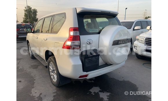 Acheter Import Voiture Toyota Prado Blanc à Import - Dubai, Harare Acheter Import Voiture Toyota Prado Blanc à Import - Dubai, Harare