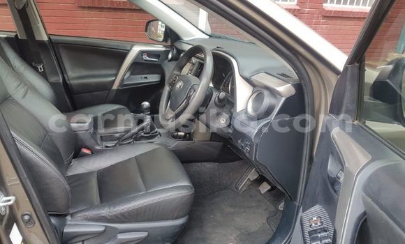 Acheter Occasion Voiture Toyota RAV4 Marron à Beitbridge, Matabeleland South Acheter Occasion Voiture Toyota RAV4 Marron à Beitbridge, Matabeleland South