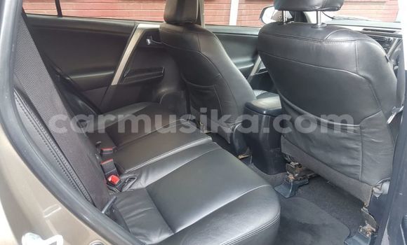 Acheter Occasion Voiture Toyota RAV4 Marron à Beitbridge, Matabeleland South Acheter Occasion Voiture Toyota RAV4 Marron à Beitbridge, Matabeleland South