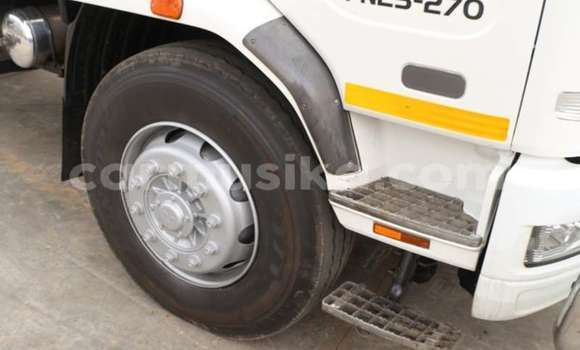 Acheter Occasion Utilitaire Mitsubishi Fuso Blanc à Beitbridge, Matabeleland South Acheter Occasion Utilitaire Mitsubishi Fuso Blanc à Beitbridge, Matabeleland South