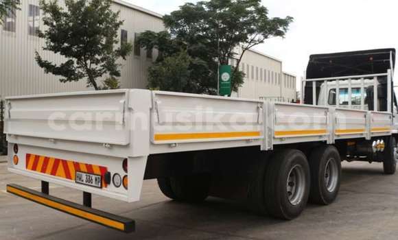 Acheter Occasion Utilitaire Mitsubishi Fuso Blanc à Beitbridge, Matabeleland South Acheter Occasion Utilitaire Mitsubishi Fuso Blanc à Beitbridge, Matabeleland South