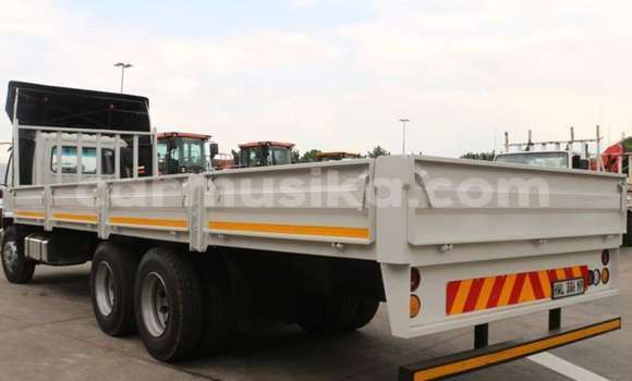 Acheter Occasion Utilitaire Mitsubishi Fuso Blanc à Beitbridge, Matabeleland South Acheter Occasion Utilitaire Mitsubishi Fuso Blanc à Beitbridge, Matabeleland South