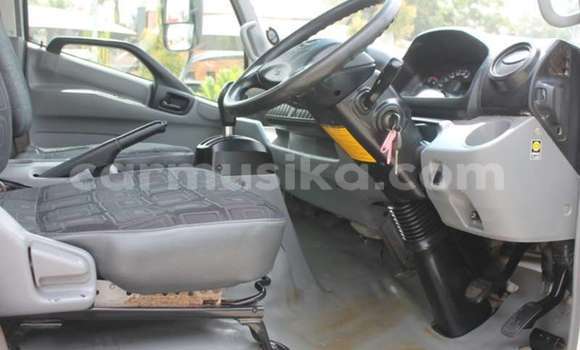 Acheter Occasion Utilitaire Hino 300 Series Blanc à Beitbridge, Matabeleland South Acheter Occasion Utilitaire Hino 300 Series Blanc à Beitbridge, Matabeleland South