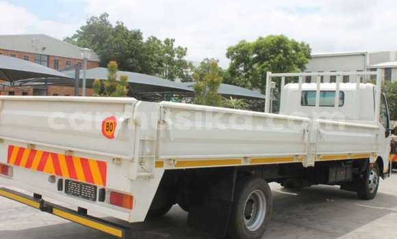 Acheter Occasion Utilitaire Hino 300 Series Blanc à Beitbridge, Matabeleland South Acheter Occasion Utilitaire Hino 300 Series Blanc à Beitbridge, Matabeleland South