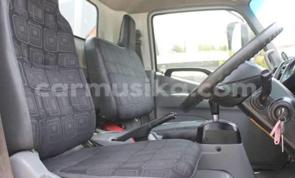 Acheter Occasion Utilitaire Hino 300 Series Blanc à Beitbridge, Matabeleland South Acheter Occasion Utilitaire Hino 300 Series Blanc à Beitbridge, Matabeleland South