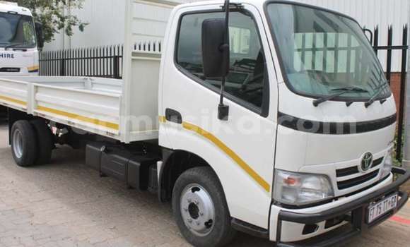 Acheter Occasion Utilitaire Toyota Dyna Blanc à Beitbridge, Matabeleland South Acheter Occasion Utilitaire Toyota Dyna Blanc à Beitbridge, Matabeleland South