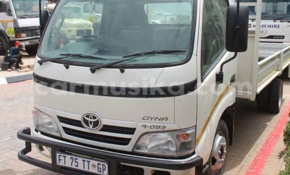 Acheter Occasion Utilitaire Toyota Dyna Blanc à Beitbridge, Matabeleland South Acheter Occasion Utilitaire Toyota Dyna Blanc à Beitbridge, Matabeleland South