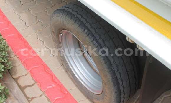 Acheter Occasion Utilitaire Toyota Dyna Blanc à Beitbridge, Matabeleland South Acheter Occasion Utilitaire Toyota Dyna Blanc à Beitbridge, Matabeleland South