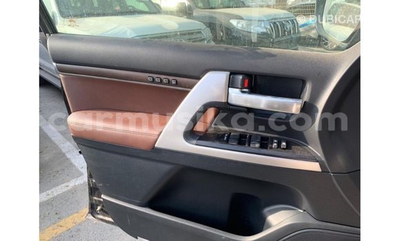 Acheter Import Voiture Toyota Land Cruiser Noir à Import - Dubai, Harare Acheter Import Voiture Toyota Land Cruiser Noir à Import - Dubai, Harare