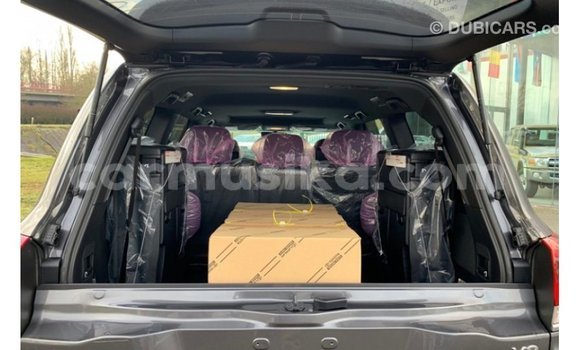 Tenga Imported Toyota Land Cruiser Bhurawuni Mota in Import - Dubai in Harare Tenga Imported Toyota Land Cruiser Bhurawuni Mota in Import - Dubai in Harare