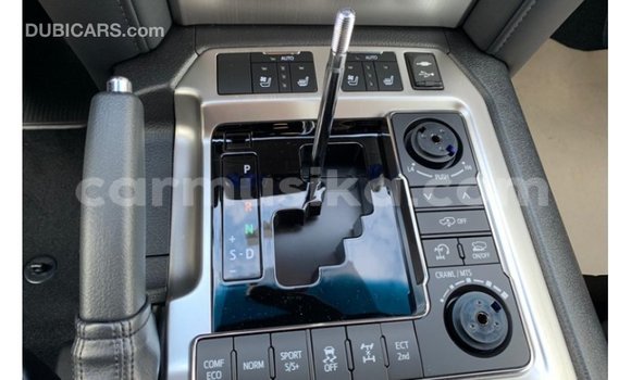 Tenga Imported Toyota Land Cruiser Bhurawuni Mota in Import - Dubai in Harare Tenga Imported Toyota Land Cruiser Bhurawuni Mota in Import - Dubai in Harare