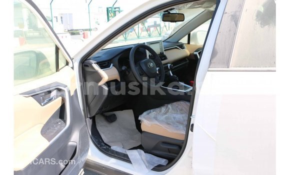 Acheter Import Utilitaire Toyota HiAce Blanc à Import - Dubai, Harare Acheter Import Utilitaire Toyota HiAce Blanc à Import - Dubai, Harare