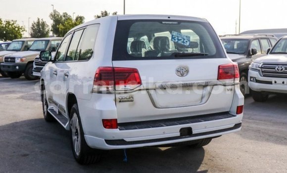 Tenga Imported Toyota Land Cruiser Chena Mota in Import - Dubai in Harare Tenga Imported Toyota Land Cruiser Chena Mota in Import - Dubai in Harare