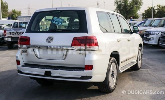 Tenga Imported Toyota Land Cruiser Chena Mota in Import - Dubai in Harare Tenga Imported Toyota Land Cruiser Chena Mota in Import - Dubai in Harare