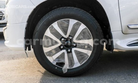 Tenga Imported Toyota Land Cruiser Chena Mota in Import - Dubai in Harare Tenga Imported Toyota Land Cruiser Chena Mota in Import - Dubai in Harare