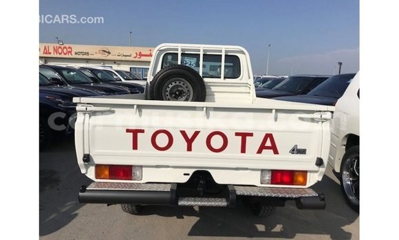 Tenga Imported Toyota Land Cruiser Chena Mota in Import - Dubai in Harare Tenga Imported Toyota Land Cruiser Chena Mota in Import - Dubai in Harare
