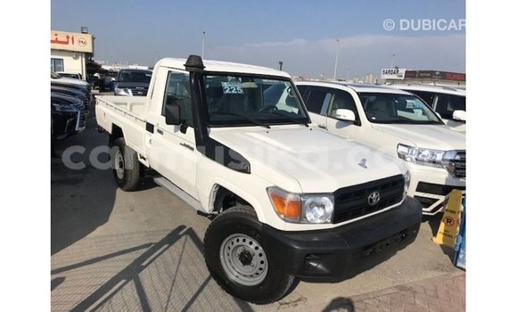 Tenga Imported Toyota Land Cruiser Chena Mota in Import - Dubai in Harare Tenga Imported Toyota Land Cruiser Chena Mota in Import - Dubai in Harare