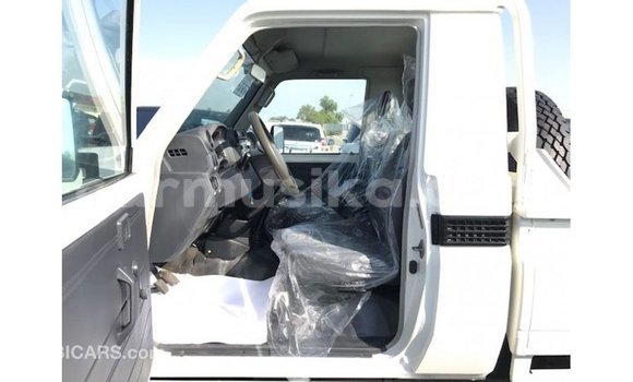 Tenga Imported Toyota Land Cruiser Chena Mota in Import - Dubai in Harare Tenga Imported Toyota Land Cruiser Chena Mota in Import - Dubai in Harare