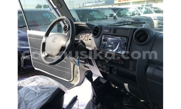Tenga Imported Toyota Land Cruiser Chena Mota in Import - Dubai in Harare Tenga Imported Toyota Land Cruiser Chena Mota in Import - Dubai in Harare