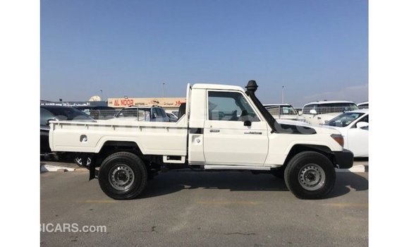 Tenga Imported Toyota Land Cruiser Chena Mota in Import - Dubai in Harare Tenga Imported Toyota Land Cruiser Chena Mota in Import - Dubai in Harare