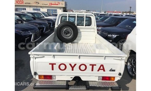 Tenga Imported Toyota Land Cruiser Chena Mota in Import - Dubai in Harare Tenga Imported Toyota Land Cruiser Chena Mota in Import - Dubai in Harare