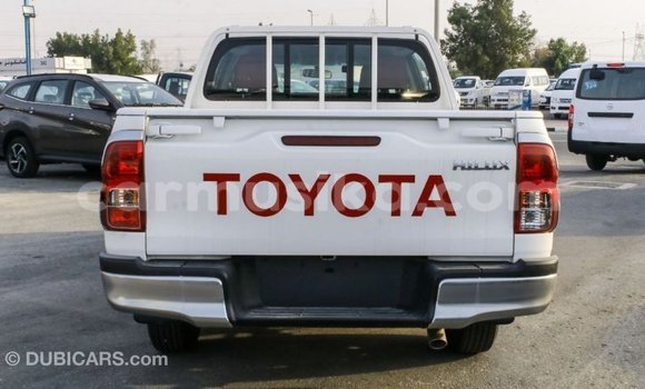 Buy Import Toyota Hilux White Car in Import - Dubai in Harare Buy Import Toyota Hilux White Car in Import - Dubai in Harare