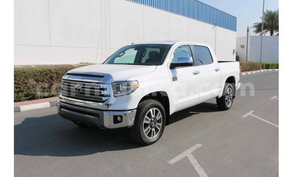 Acheter Import Voiture Toyota Tundra Blanc à Import - Dubai, Harare Acheter Import Voiture Toyota Tundra Blanc à Import - Dubai, Harare