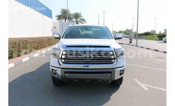 Acheter Import Voiture Toyota Tundra Blanc à Import - Dubai, Harare Acheter Import Voiture Toyota Tundra Blanc à Import - Dubai, Harare