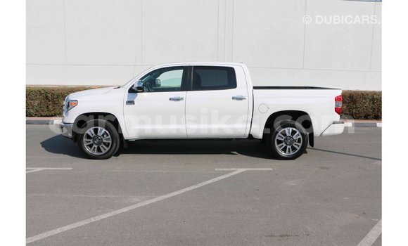 Acheter Import Voiture Toyota Tundra Blanc à Import - Dubai, Harare Acheter Import Voiture Toyota Tundra Blanc à Import - Dubai, Harare