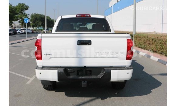 Acheter Import Voiture Toyota Tundra Blanc à Import - Dubai, Harare Acheter Import Voiture Toyota Tundra Blanc à Import - Dubai, Harare