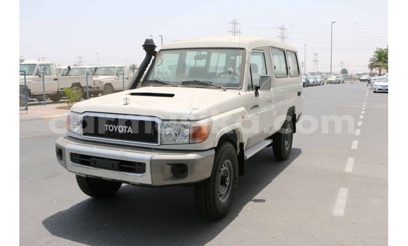 Acheter Import Voiture Toyota Land Cruiser Blanc à Import - Dubai, Harare Acheter Import Voiture Toyota Land Cruiser Blanc à Import - Dubai, Harare
