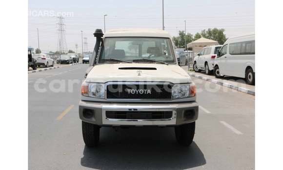 Acheter Import Voiture Toyota Land Cruiser Blanc à Import - Dubai, Harare Acheter Import Voiture Toyota Land Cruiser Blanc à Import - Dubai, Harare