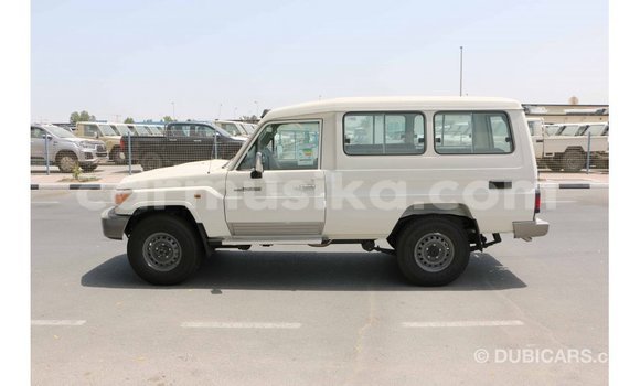 Acheter Import Voiture Toyota Land Cruiser Blanc à Import - Dubai, Harare Acheter Import Voiture Toyota Land Cruiser Blanc à Import - Dubai, Harare