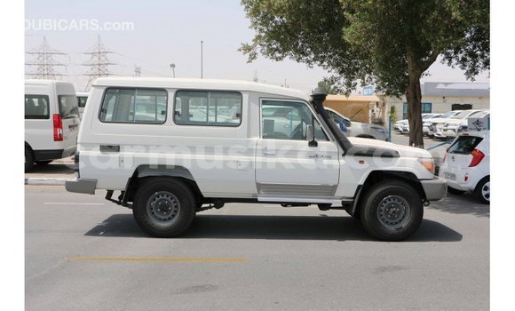 Acheter Import Voiture Toyota Land Cruiser Blanc à Import - Dubai, Harare Acheter Import Voiture Toyota Land Cruiser Blanc à Import - Dubai, Harare