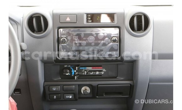 Acheter Import Voiture Toyota Land Cruiser Blanc à Import - Dubai, Harare Acheter Import Voiture Toyota Land Cruiser Blanc à Import - Dubai, Harare