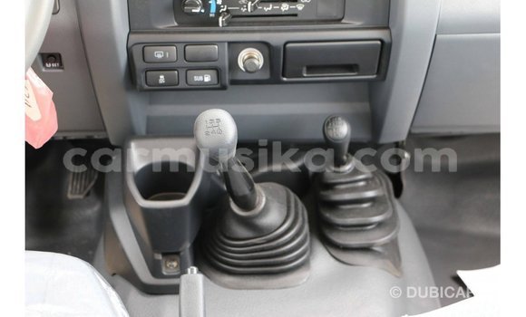 Acheter Import Voiture Toyota Land Cruiser Blanc à Import - Dubai, Harare Acheter Import Voiture Toyota Land Cruiser Blanc à Import - Dubai, Harare