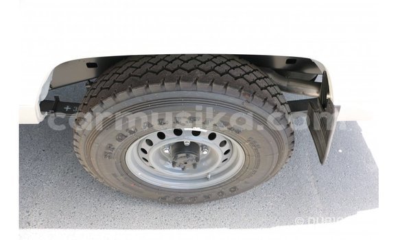 Acheter Import Voiture Toyota Land Cruiser Blanc à Import - Dubai, Harare Acheter Import Voiture Toyota Land Cruiser Blanc à Import - Dubai, Harare